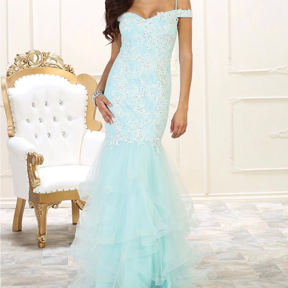 Elegant Royal Queen Gown